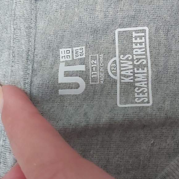 Boy uniqlo× kaws - Picture 2 of 2